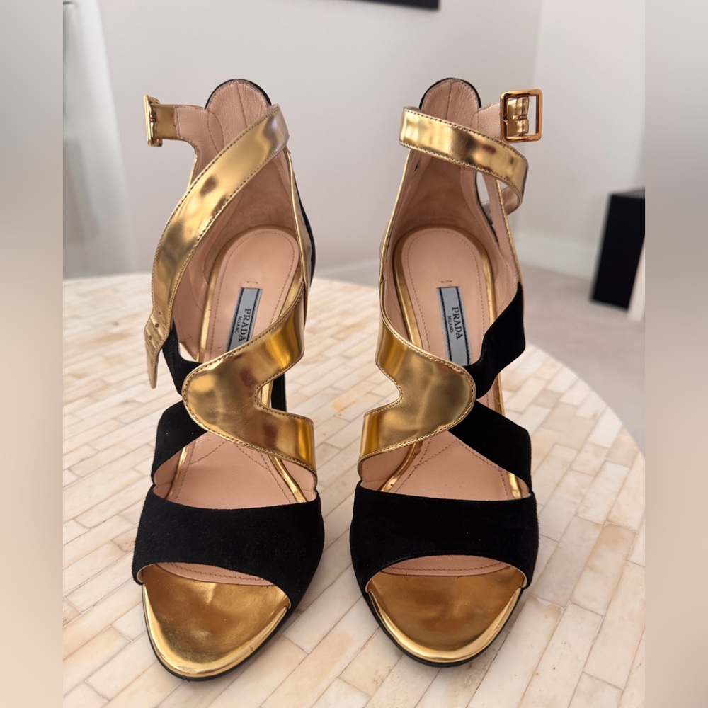 Prada sandals size 39